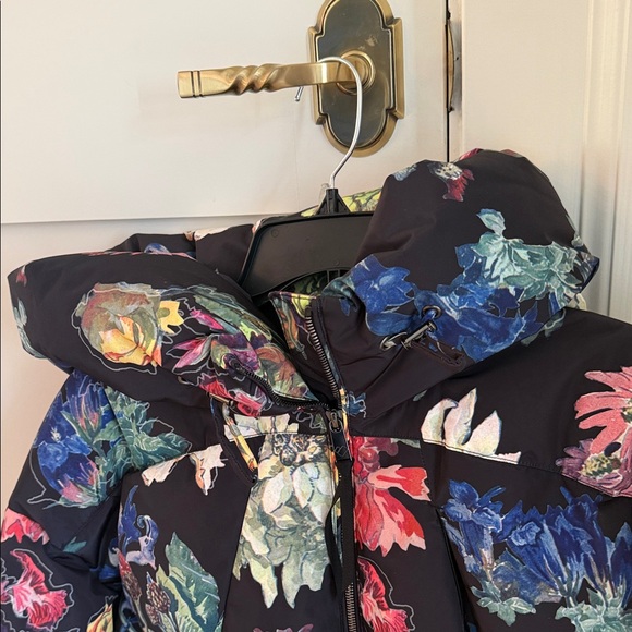 Obermeyer Black Alpine Flowers Watercolor puffer multicolor Ski jacket - Picture 2 of 14